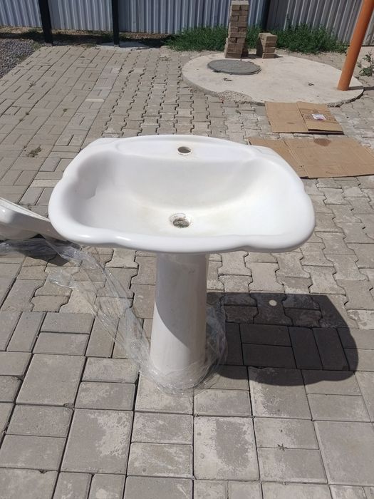 Продам раковину с пьедесталом