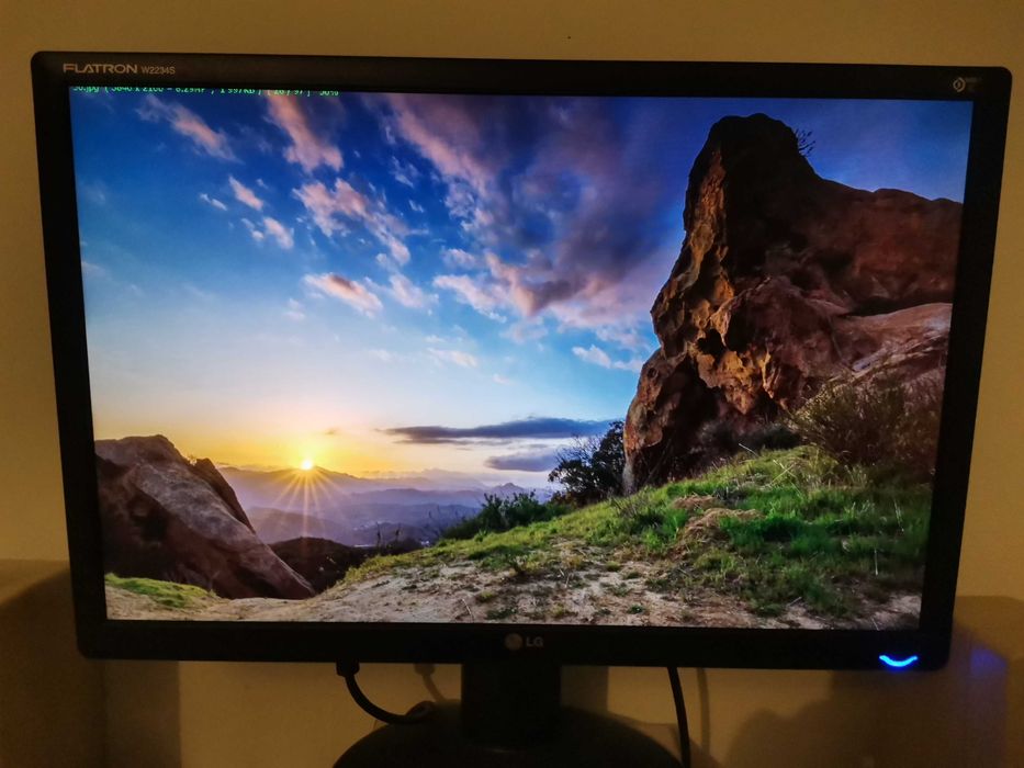 Продавам монитор LG Flatron W2234S.
