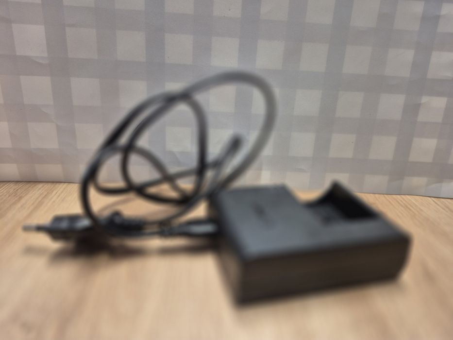 ПРОДАВАМ Пълен кит: Canon EOS R10 + RF 18-150mm + 2 Оригинални батерии + Чанта