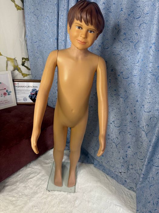 Maniken sotilladi 7.8 yosh biznes uchun