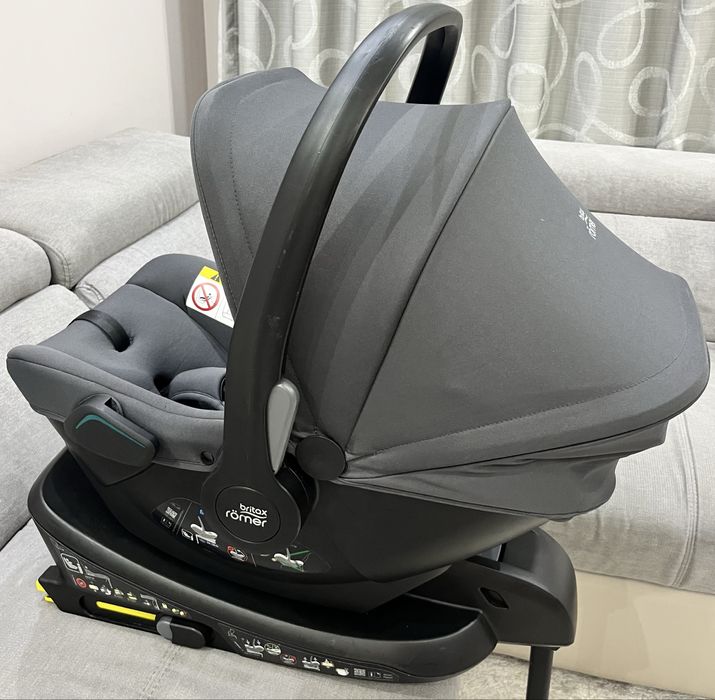 Столче за кола Britax Romer Baby Safe с основа за детско столче ISOFIX
