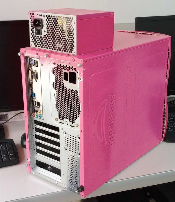 Розов персонален компютър