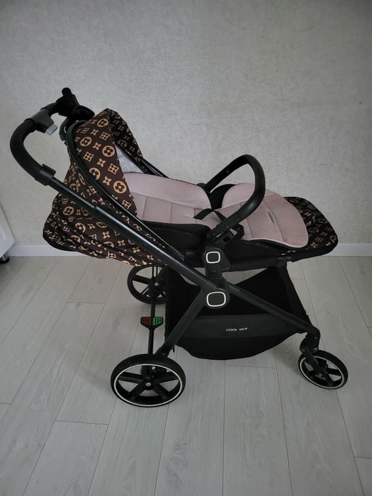 Коляска в отличном состоянии