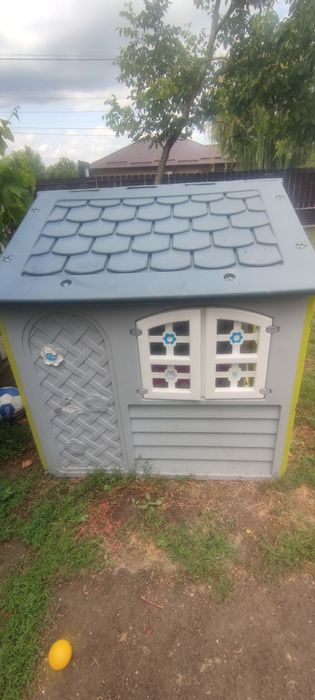 Vând căsuța plastic pentru copii