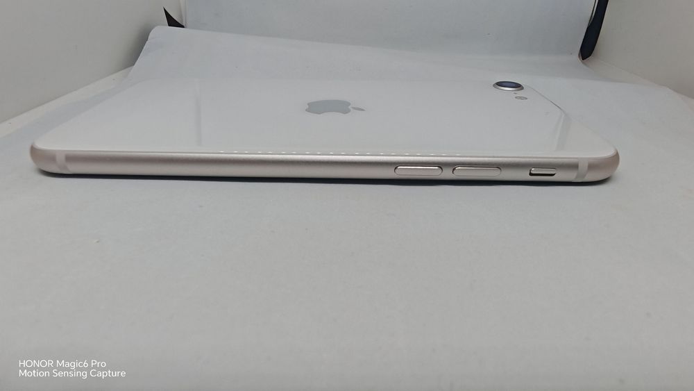 iPhone SE (2022) – 128GB