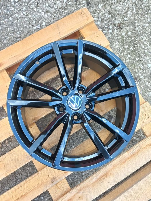 18"Vw Poteria 5x112 Piano Black 8j et45 Golf Passat Tiguan Jetta Touran Чисто Нови.
Poteria Piano Black.