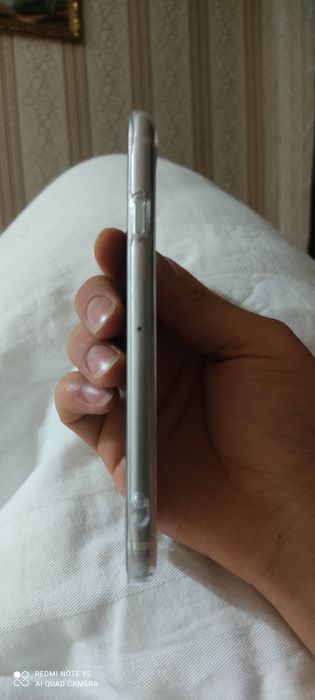 Iphone SE Xotira 64 Yomkis 78%  zaryadchik radnoy