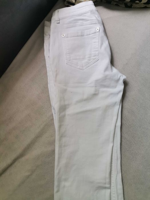Чисто нови дънки N38/40.БЕли дънки М/L.20лв,.Джинси М/10лв.Перфектни!