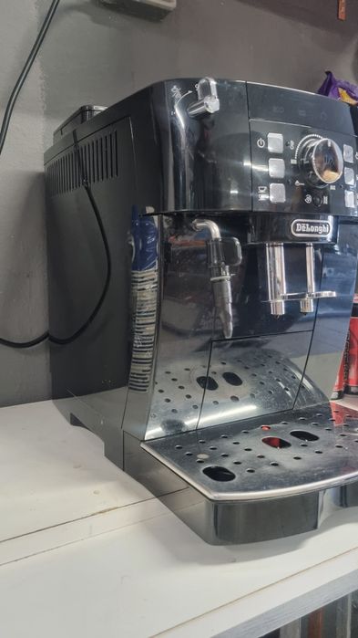 Vand Espresor Delonghi Magnifica automat