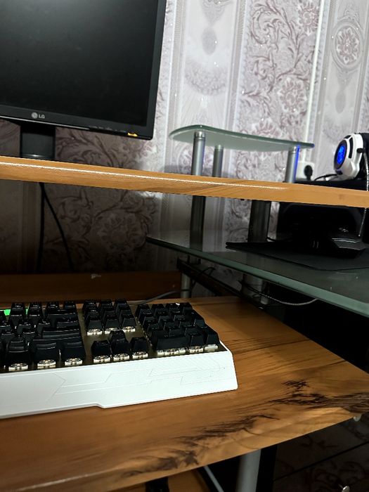 Стол компактный для офиса или дома