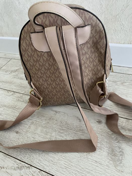 Продам сумку рюкзак