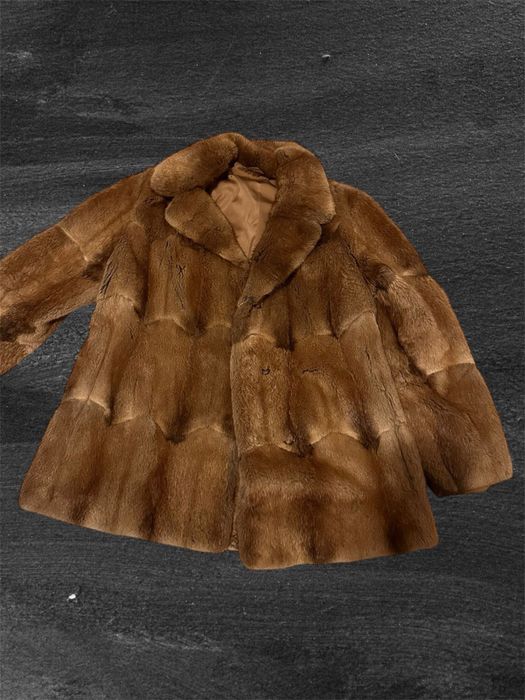 Haină din blană naturală de bizam