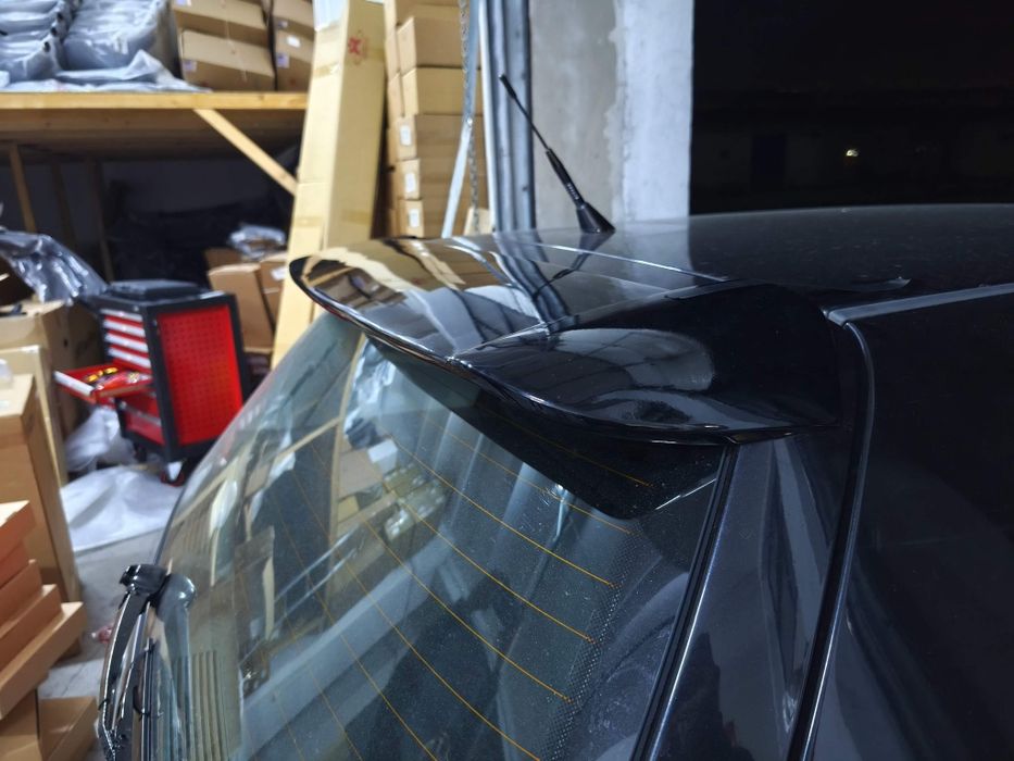 Eleron golf 4 negru lucios