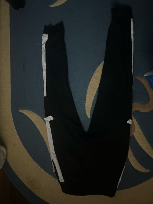 Pantaloni de trening guess