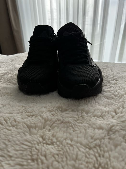 Дамски маратонки Adidas Avryn_X с мрежа