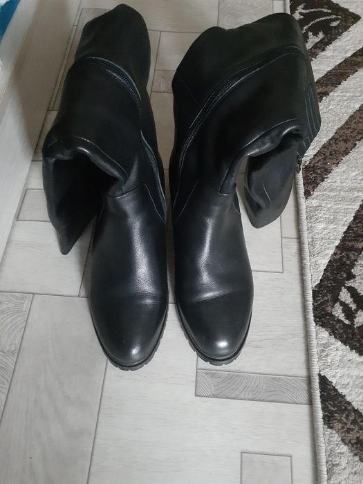 Продаю женские зимние сапоги