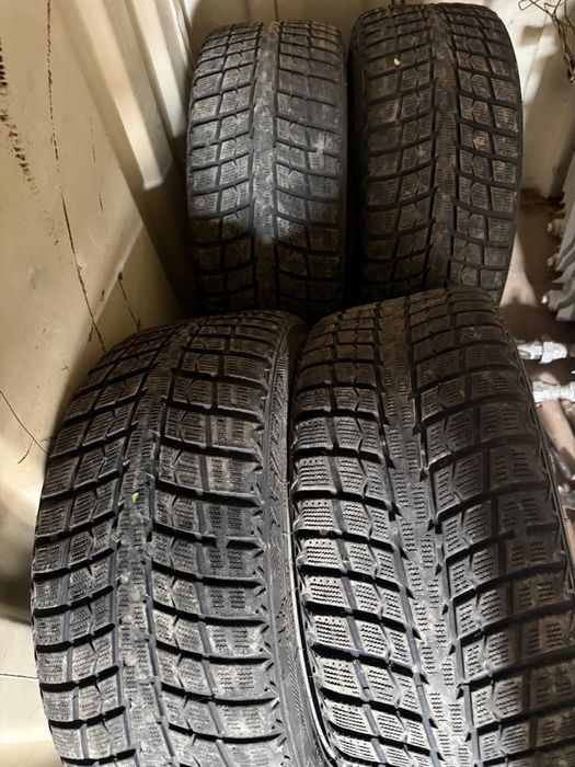 Шины зимние  18 с дисками в хорошем состоянии