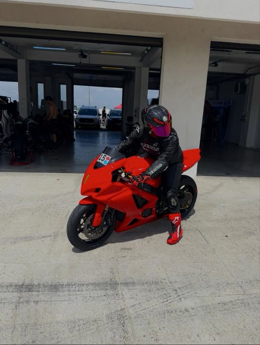 Suzuki Gsxr1000 k9 track citeste descrierea