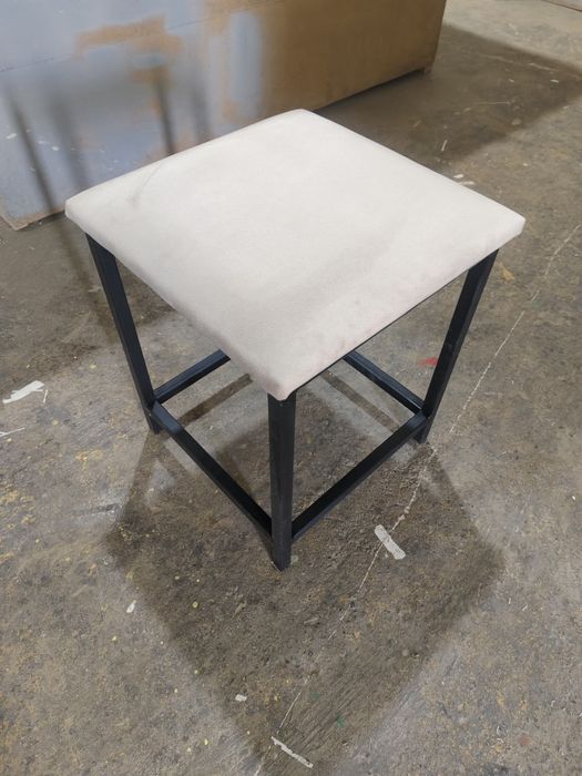 Табуретки металлический.