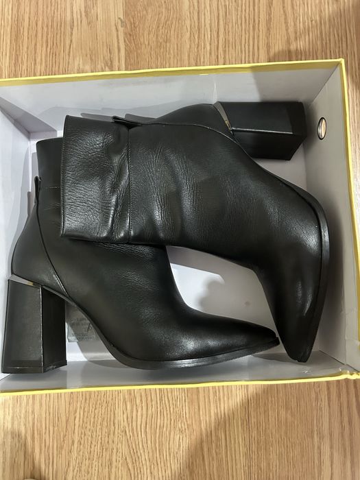 Черные ботинки