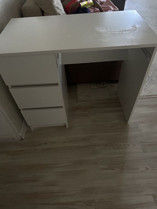 Стол письменный школьный