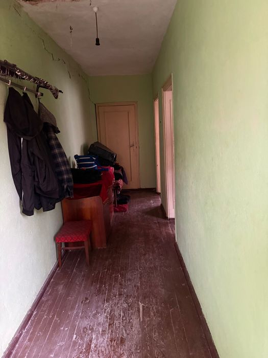 Двуетажна къща с гараж