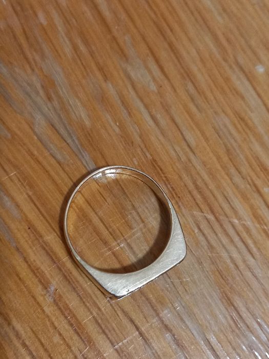 Златен мъжки пръстен