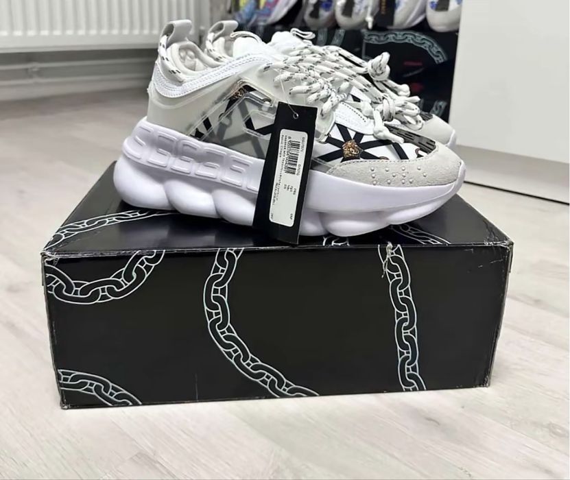 vand versace chain reaction white noi, cu cutie. Orice marime disponibila.