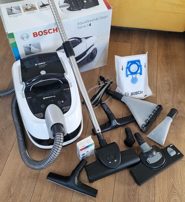 Bosch AquaWash&Clean Serie 4 2100W моюща прахосмукачка