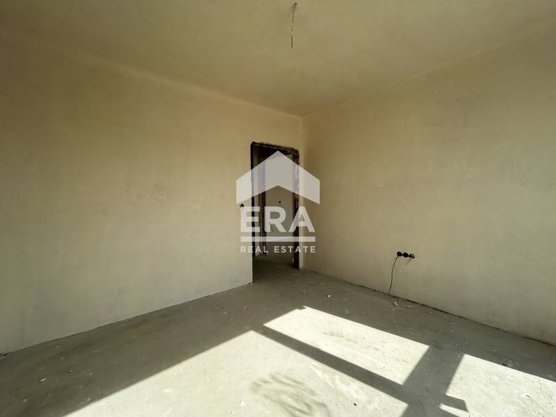 Двустаен, ексклузивен, югозападен апартамент за продажба, с морска пан