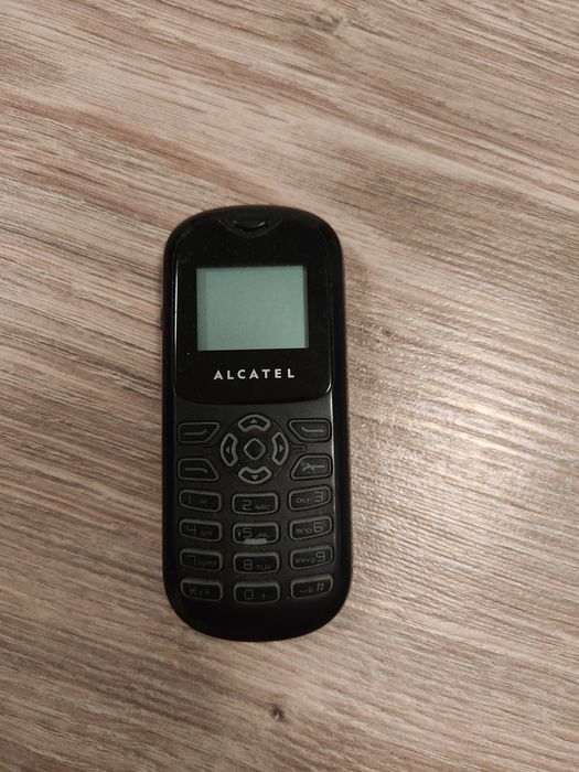 GSM телефони Alcatel, Nokia, Samsung с големи копчета и смартфон HTC
