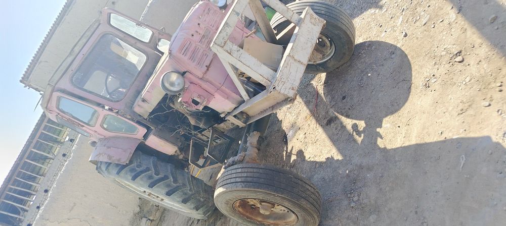 T 40 Taraktor sotiladi