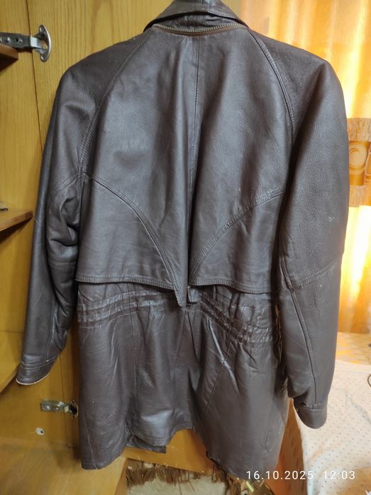Продам кожаную женскую куртку, пальто