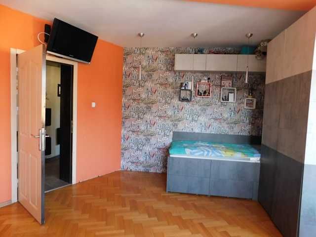 Дава се под наем Четиристаен апартамент в Търговище, Център - 115 кв.м за 459 € - Снимка #3