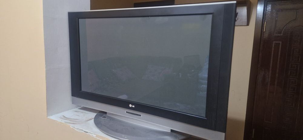 Телевизор LG 42PC3RV