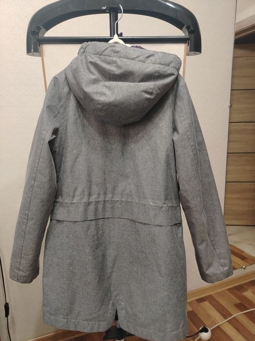 Продам куртку весна на девочку