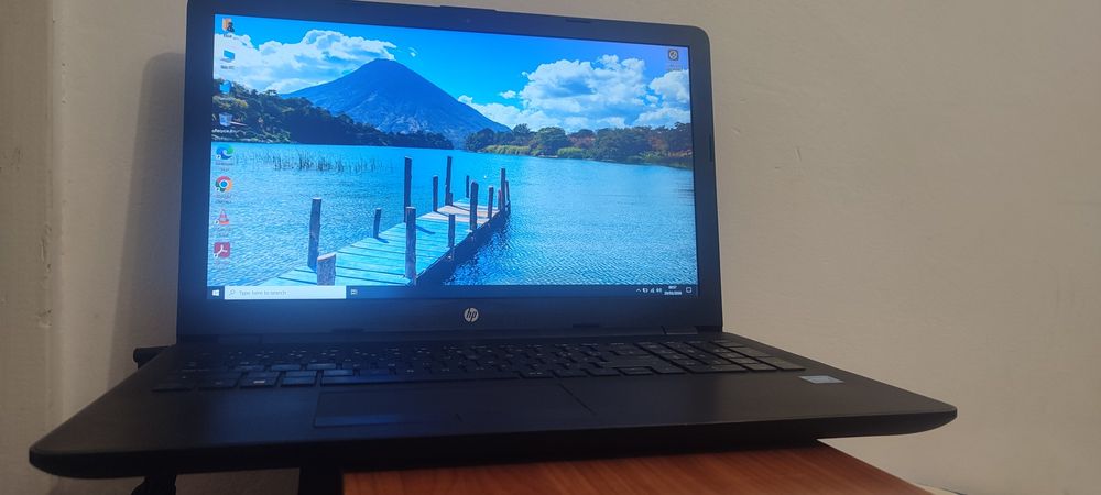 Laptop Hp windows si office cititi anuntul