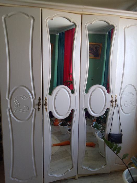 Срочно продам шифонер