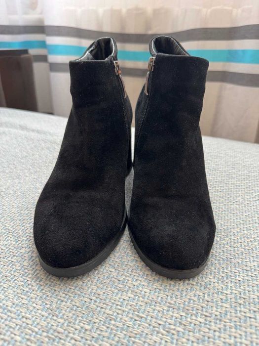 Замшевые полуботинки (ботильоны) на замке и каблуке 6,5 см., 35 размер