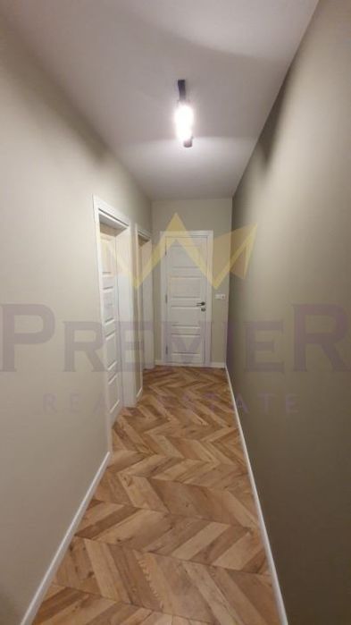 Продава се Тристаен апартамент в Варна, Център - 92 кв.м за 4294 €/кв.м - Снимка #3