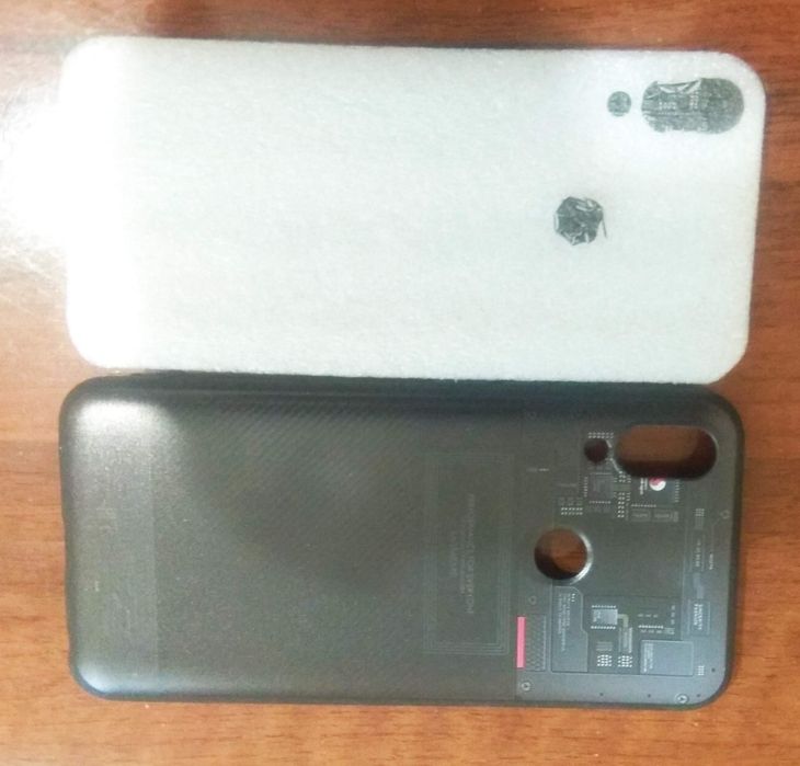 Чехолы для телефона новые 3шт.Одинакового размера подходит на один тел