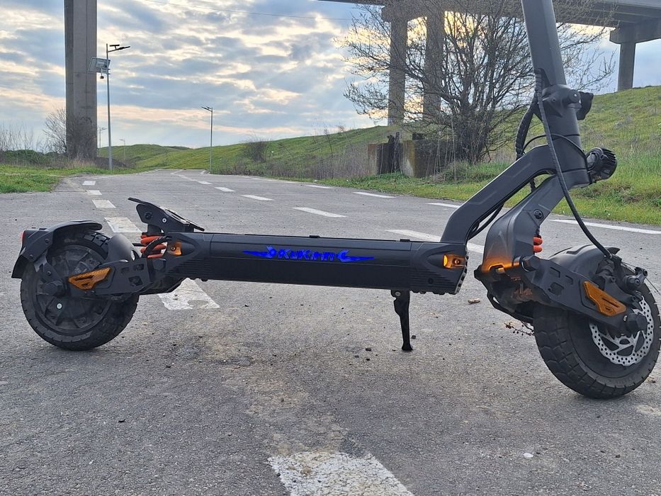 KUKIRIN G2 MASTER MODEL 2025 trotineta este impecabila zero zârieturii top speed 70km--80km