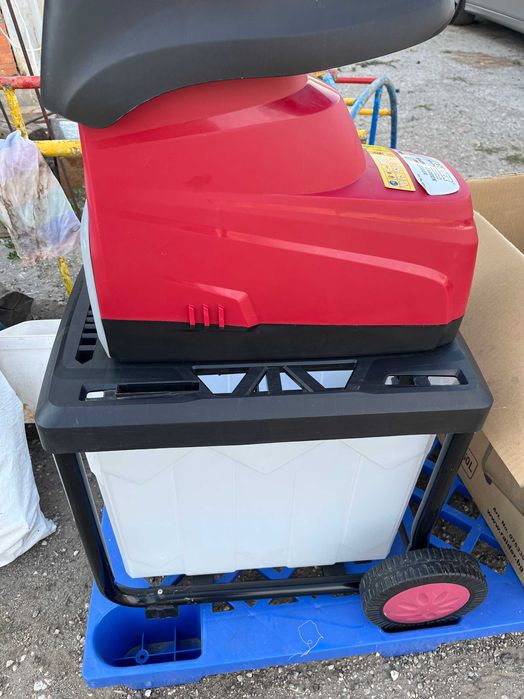 Електрическа дробилка за клони Raider RD-ESH02, клонотрошачка