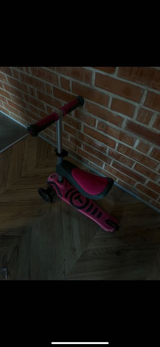 Trotinetă 3 in 1 cu scaun reglabil şi cu ghidon gri-roz de la 15 luni