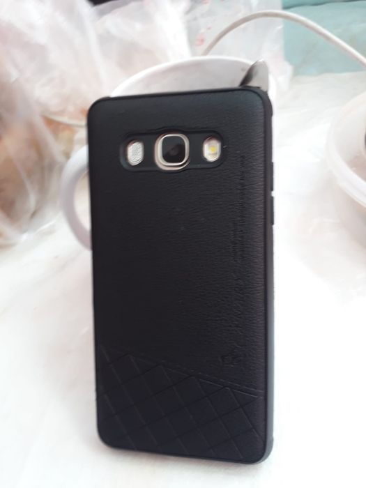 Samsung J5. 16Gb