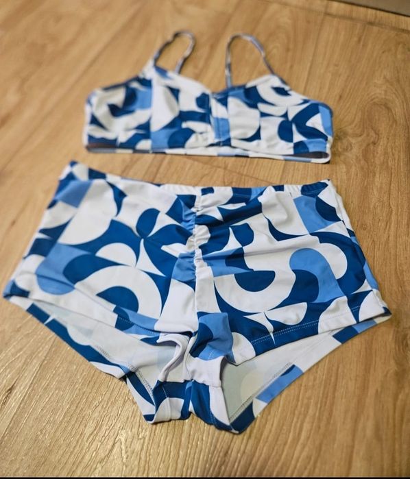 Costum de baie din doua piese