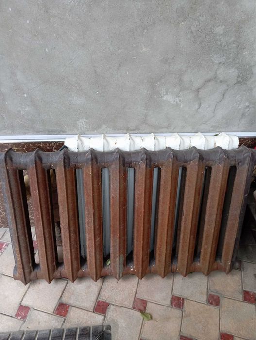 Срочно продам чугунные батареи