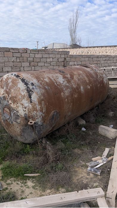 Продам емкость для воды и будку для авто