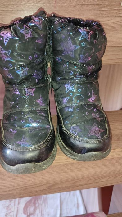 Продам зимние ботинки( обувь) на девочку. 28 размер