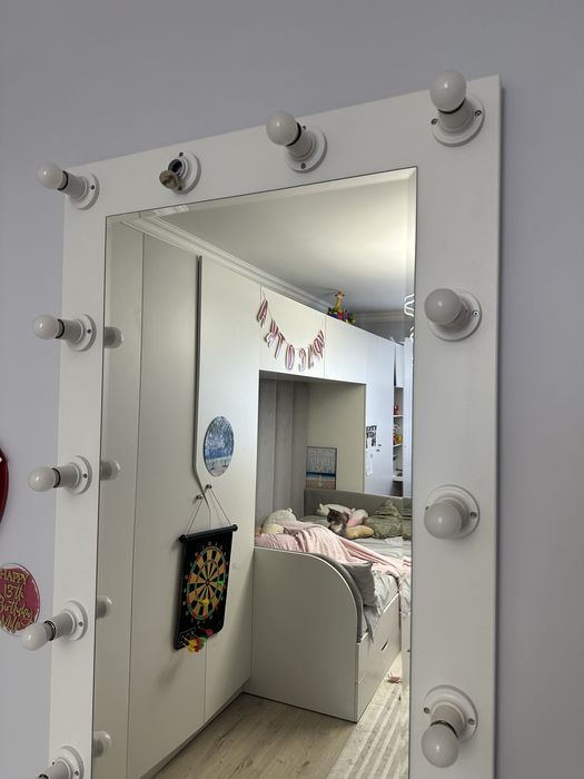 Зеркало с лампочками б/у